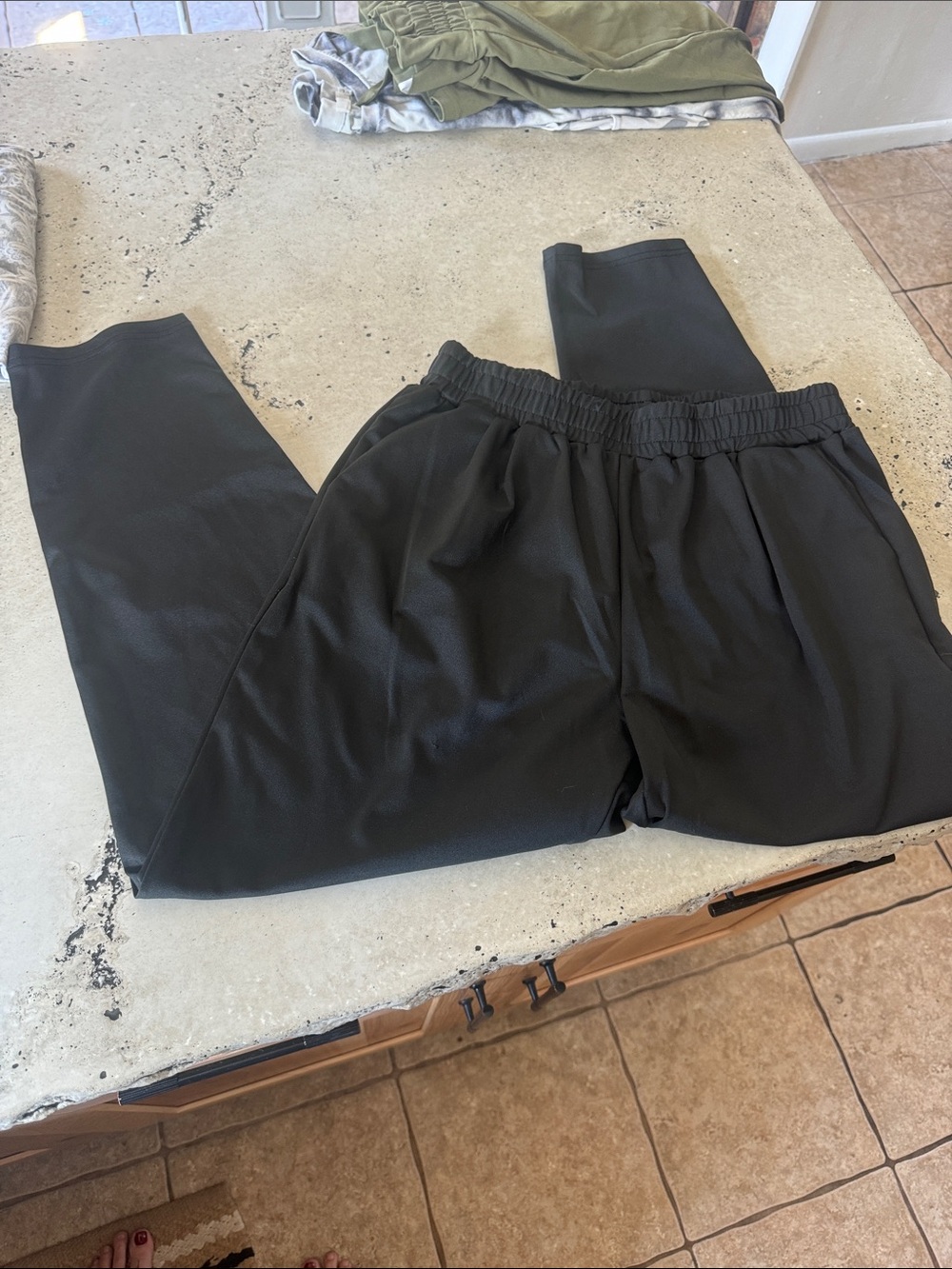 Men's Black Elastic-Waist Casual Pants